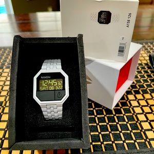 Nixon RE-RUN (all white)